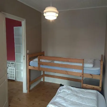 Au Pied Des Remparts *